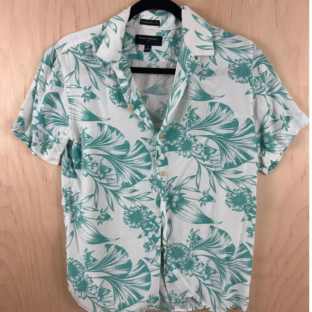 Banana Republic Hawaiian aloha Shirt Mens Small Green‎ White Floral Short Sleeve